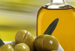 هل زيت الزيتون مفيد للبشرة حقا؟