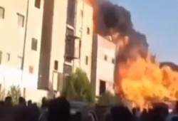 لحظة انفجار تنك داخل مصنع تنر بالعاشر من رمضان يتسبب فى إصابة 17 شخصا