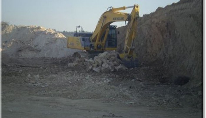 'الإسلامية العليا" تطالب الاحتلال بوقف اعتداءاته بحق مقابر المسلمين