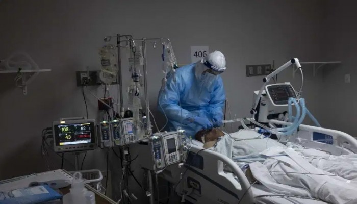 بريطانيا أول دولة تجيز لقاح فايزر-بيونتك وأميركا تسجل عددا قياسيا لنزلاء المستشفيات