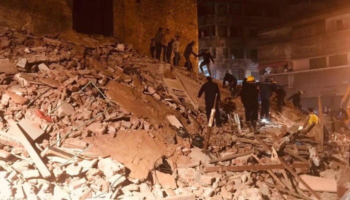 مصرع 3 وبحث عن مفقودين بعد انهيار مبنى سكني في الإسكندرية