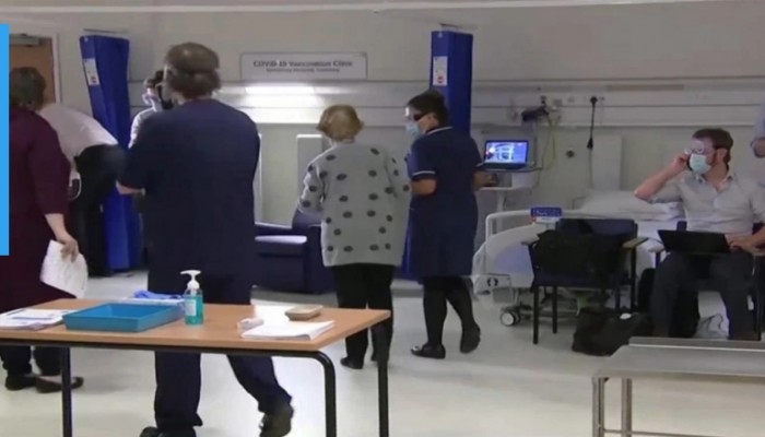 أول المستفيدين سيدة تسعينية.. بدء تطعيم البريطانيين ضد كورونا