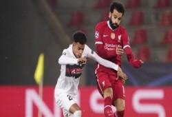 صلاح يسجل وليفربول يتعادل.. وأتالانتا يحقق تأهلًا قاتلًا على حساب أياكس