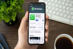 واتساب تنتقد ملصقات الخصوصية الجديدة من آبل