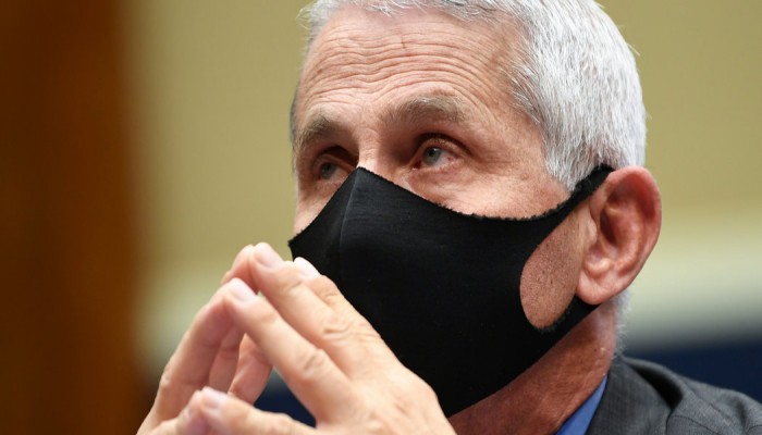 هل ارتداء قناعين أفضل من قناع واحد لمواجهة كورونا؟