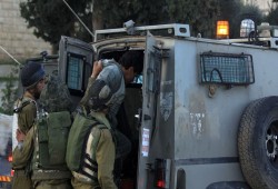 الاحتلال يشن حملة مداهمات واعتقالات في الضفة والقدس
