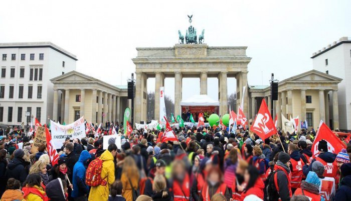 ألمانيا.. موظفون حكوميون يواصلون إضرابًا لزيادة الأجور