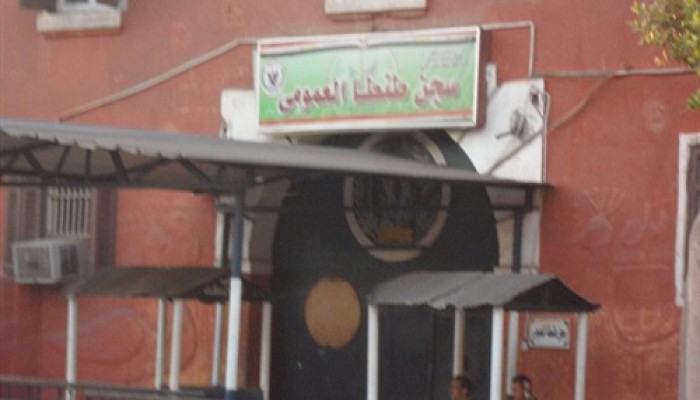 زوجة معتقل في “طنطا”: الزنازين ضيقة وقضاء الحاجة في “الجردل” والتريض ساعة بالطابور