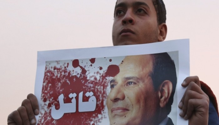 “ميدل إيست آي”: انتفاضة الفقراء تشكل تهديدا حقيقيا للسيسي وعصابته