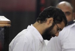 مني سيف: شقيقي سمع أصوات معتقلين يعذبون بالكهرباء