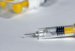 الدنمارك تعلق استخدام لقاح "أسترازينكا" مؤقتا