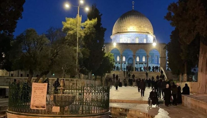 حشود المصلين تلبي نداء "الفجر العظيم" في الأقصى