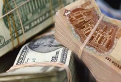 هل يلجأ العسكر لتعويم ثاني.. خبراء: الدولار سيصل لـ 30 جنيه