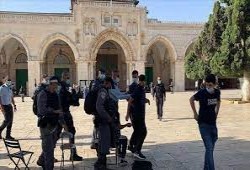 الاحتلال الصهيوني يمنع فلسطينيي الضفة من الصلاة بـ"الأقصى"