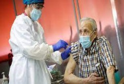 "فايزر: لقاح كورونا يوفر حماية لمدة 6 أشهر على الأقل