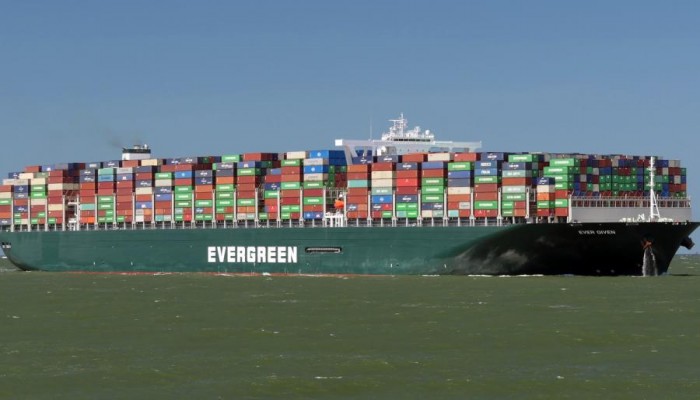 سلطات الانقلاب تحتجز سفينة "إيفر غيفن" لحين دفع التعويضات