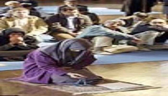 وسط إجماع على الرفض من العلماء .. إمرأة تؤم صلاة الجمعة ببريطانيا