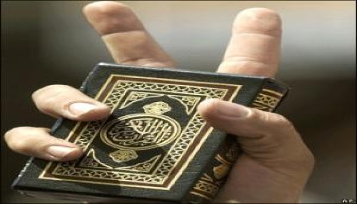 القوات الصهيونية تقوم بتدنيس المصحف الشريف بالخليل