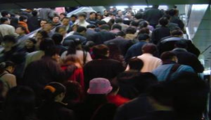 تعطل المترو 4 ساعات.. وآلاف المواطنين يتكدسون علي الأرصفة