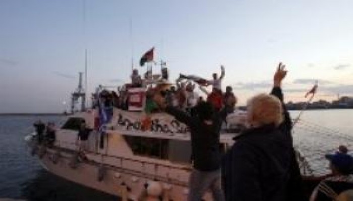 السفينة الرابعة..سفينة الكرامة تصل إلى غزة وعلى متنها أكاديميين وأطباء