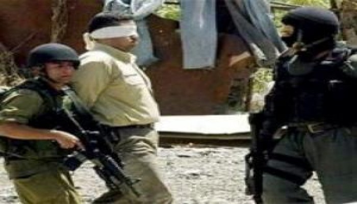 "هآرتس": عباس طلب سجن الأسرى أسبوعاً آخر ليوظف إطلاقهم لصالحه