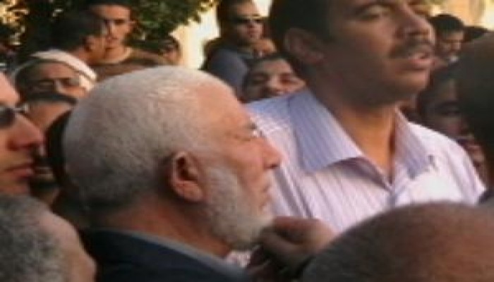 بمشاركة فضيلة المرشد .. الألاف يشيعون المجاهدة زوجة الأستاذ جمعة أمين ( ملف مصور )