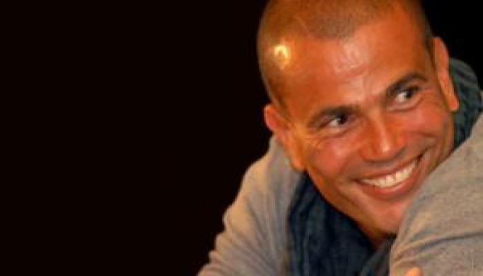 شائعات حول اعتناق عمرو دياب المسيحية