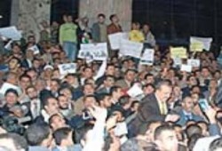 عشرة آلاف مواطن بقيادة فضيلة المرشد بمظاهرة حاشدة أمام نقابة الصحفيين لدعم غزة