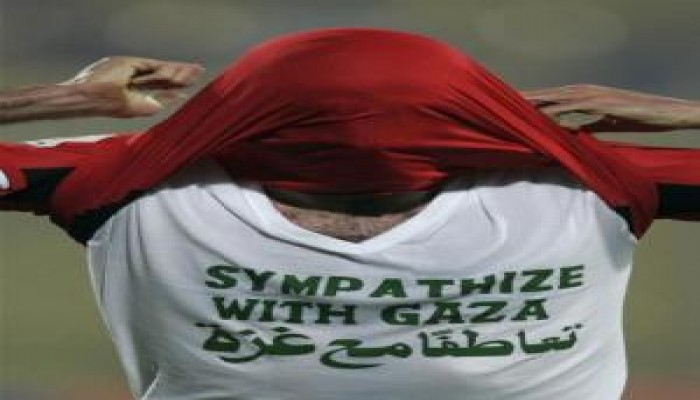 أبوتريكه يقود لاعبى الأهلى لجمع تبرعات لضحايا غزة