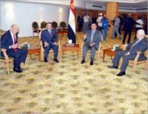 اولمرت: العديد من قادة الدول العربية يحثونني على مواصلة ضرب حماس .. وليفني تعترف بأنهم يحا