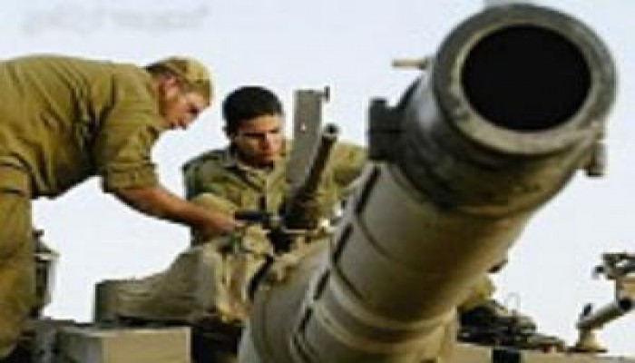 شاهد المجاهد القسامى وهو يصطاد الجندى الصهيونى وهو على دبابته - فيديو