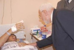 فضيلة المرشد العام يزور جرحى غزة بمعهد ناصر