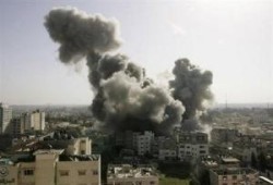 أونروا تعلق أعمالها بغزة بعد قصف إسرائيل لمقرها