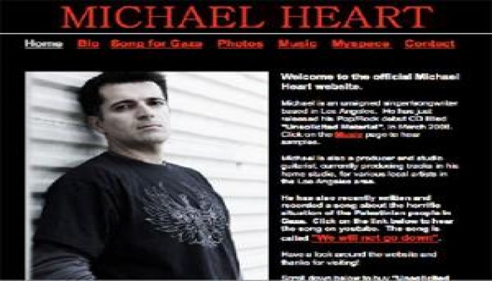 مايكل هارت يغني 'لن نركع' من أجل الفلسطينيين في غزة