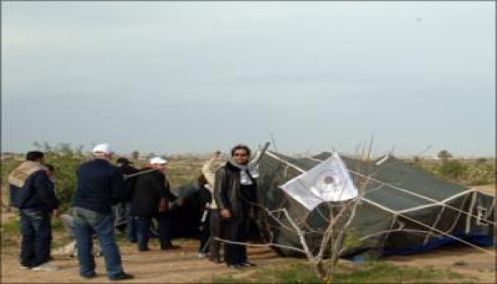 الأمن  يهدم خيمة اعتصام أمام معبر رفح