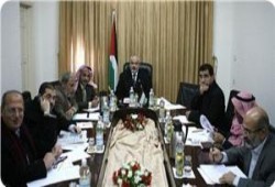 حكومة هنية تتحدى الاحتلال وتستأنف العمل في الوزارات والمؤسسات الرسمية