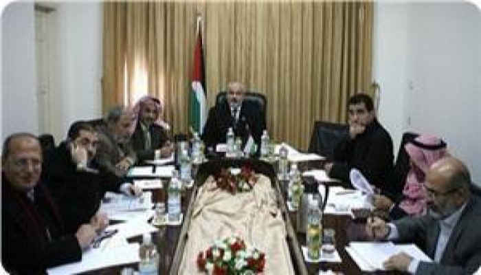 حكومة هنية تتحدى الاحتلال وتستأنف العمل في الوزارات والمؤسسات الرسمية