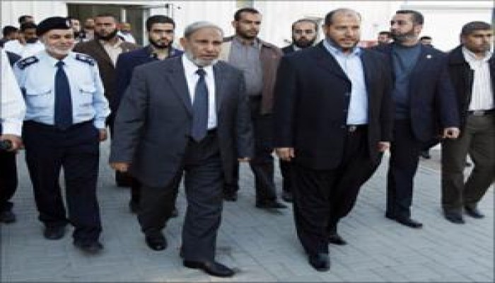 وفد حماس يغادر القاهرة إلى دمشق لبحث اتفاق التهدئة وسيعود الى القاهرة اليوم