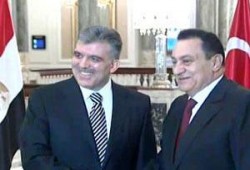 تركيا تستقبل مبارك بالمظاهرات