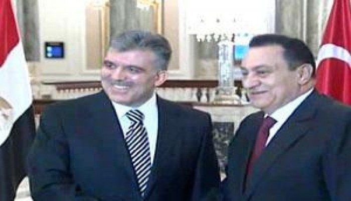 تركيا تستقبل مبارك بالمظاهرات