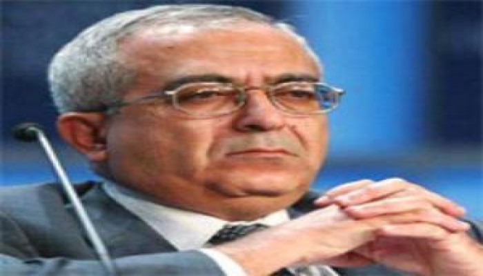 حدث في بيت لحم : فتى يلقي حذائه وبرتقالة على موكب فياض وأجهزة عباس تختطفه