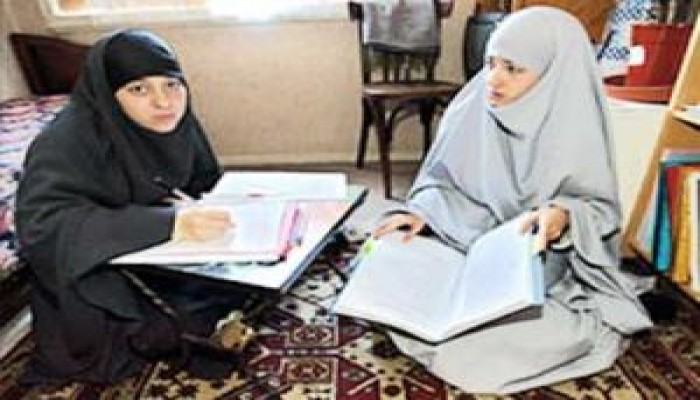 الحرب على الحجاب في تونس .. عرض مستمر