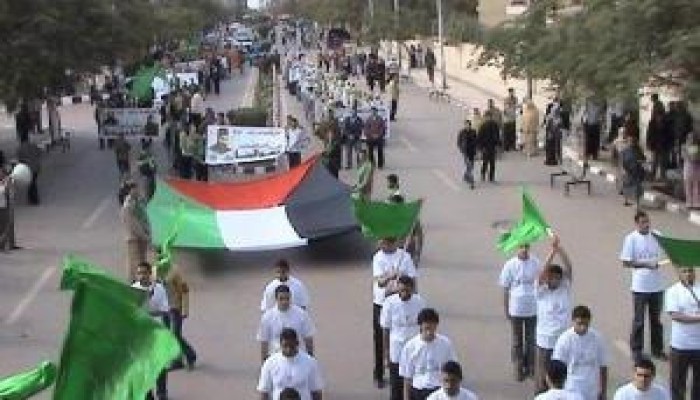 مسيرة طلابية بجامعة المنصورة للاحتفال بنصر غزة