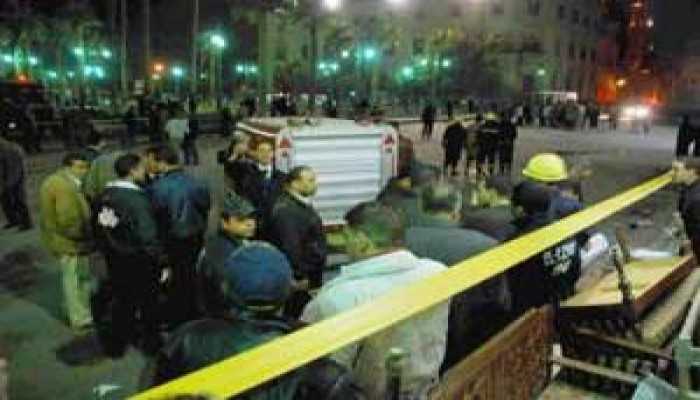 مجلة فرنسية : مصر ستتجاوز سريعاً أثار إنفجار الحسين وحقوقيون يحذرون من تقنين الطوارئ