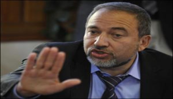 صاحب تصريحات ضرب السد العالي.. الارهابى ليبرمان يعقد صفقات بمليون شيكل مع عناصر في السلطة