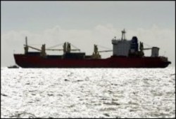 عبارة مصرية تحمل مئات الركاب تواجه ظروفاً جوية سيئة في عرض البحر الأحمر