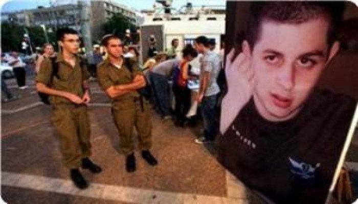 محللون: صفقة تبادل الأسرى باتت وشيكةً وإتمامها يمثِّل انتصارًا كبيرًا للفلسطينيين (تقرير)