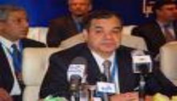 الجمل يرفض كادر الإداريين ويدعم التعليم الخاص فى ندوة بالإسكندرية