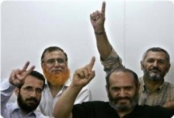 الاحتلال يختطف نواب وقادة حماس في الضفة و الحركة تعتبره ابتزاز