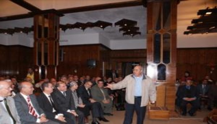 مشادات وتراشق بالألفاظ بين أعضاء هيئة التدريس فى حضور الوزير